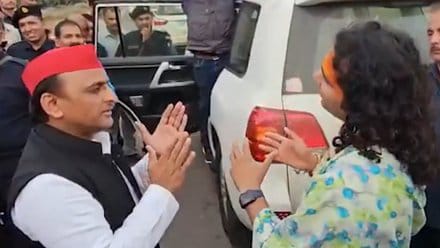 Akhilesh Yadav vs Aniruddhacharya: कथावाचक अनिरुद्धाचार्य के समर्थन में आए शंकराचार्य अविमुक्तेश्वरानंद