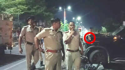 पटना में 2 बच्चों की मौत पर चले ईंट-पत्थर;गाड़ी फूंकी,इस मामले में पुलिस लीपापोती कर रही है।