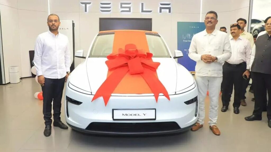 टेस्ला ने भारत में पहली इलेक्ट्रिक कार मॉडल y की डिलीवरी की,बहुत खास हैं कंपनी का पहला ग्राहक