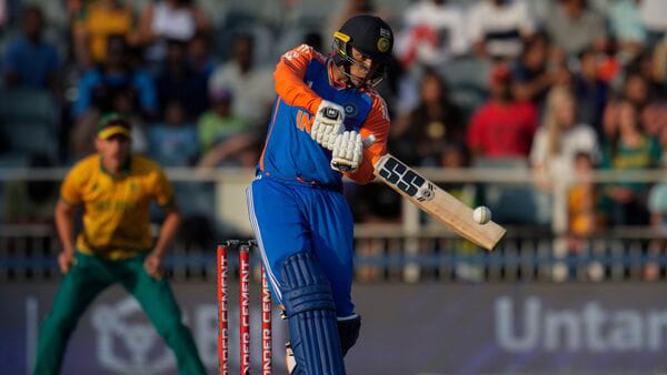 Abhishek Sharma,टी20 मैचों में 'गुरु' से आगे निकला 'चेला',गुरु युवराज सिंह को पीछे छोड़ रचा इतिहास