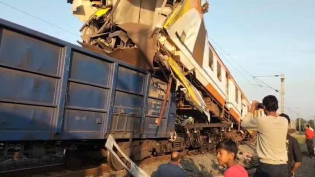 Bilaspur train accident in hindi,बिलासपुर ट्रेन हादसा 20 यात्रियों की मौत, 25 घायल गेवरा मेमू मालगाड़ी से टकराई,