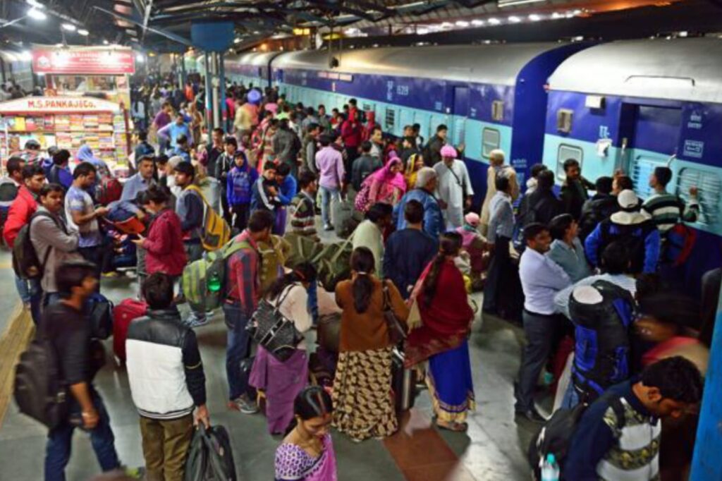 भारतीय रेल,आज से रेल किराया महंगी हुई:जानें आपकी जेब पर कितना पड़ेगा असर.