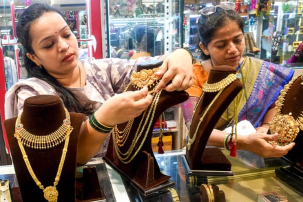 Gold Rate,सोना.चाँदी,आज का भाव 2025 10 ग्राम सोना ₹1.38 लाख पर पहुंचा,चाँदी में ₹10,000 की तेजी, जानिए नया रेट