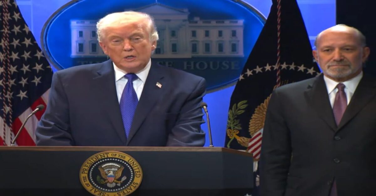 डॉनल्ड ट्रम्प,10% एक्स्ट्रा टेरिफ लगाएंगे।भारत को कितना देना होगा टैरिफ? ट्रंप ने जारी किया आदेशgsp